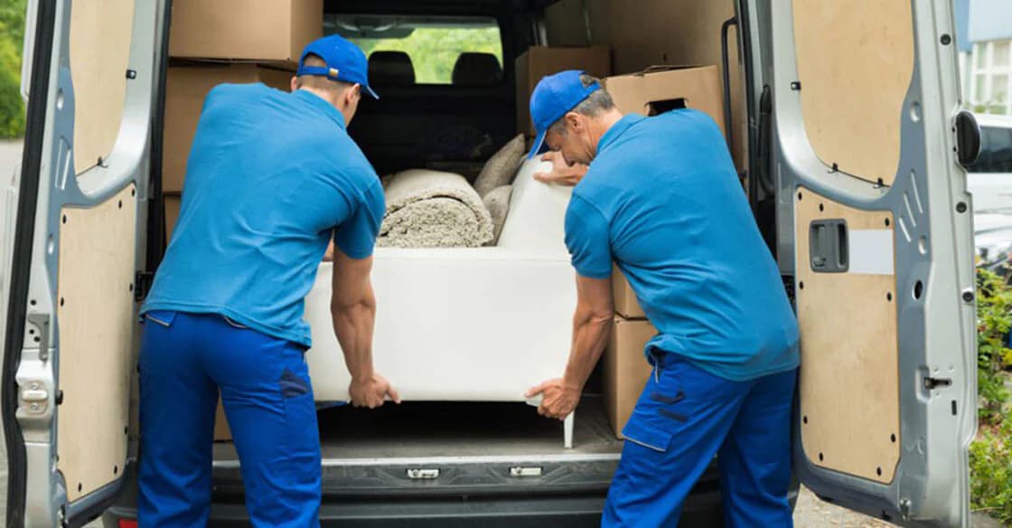 charger le camion de demenagement