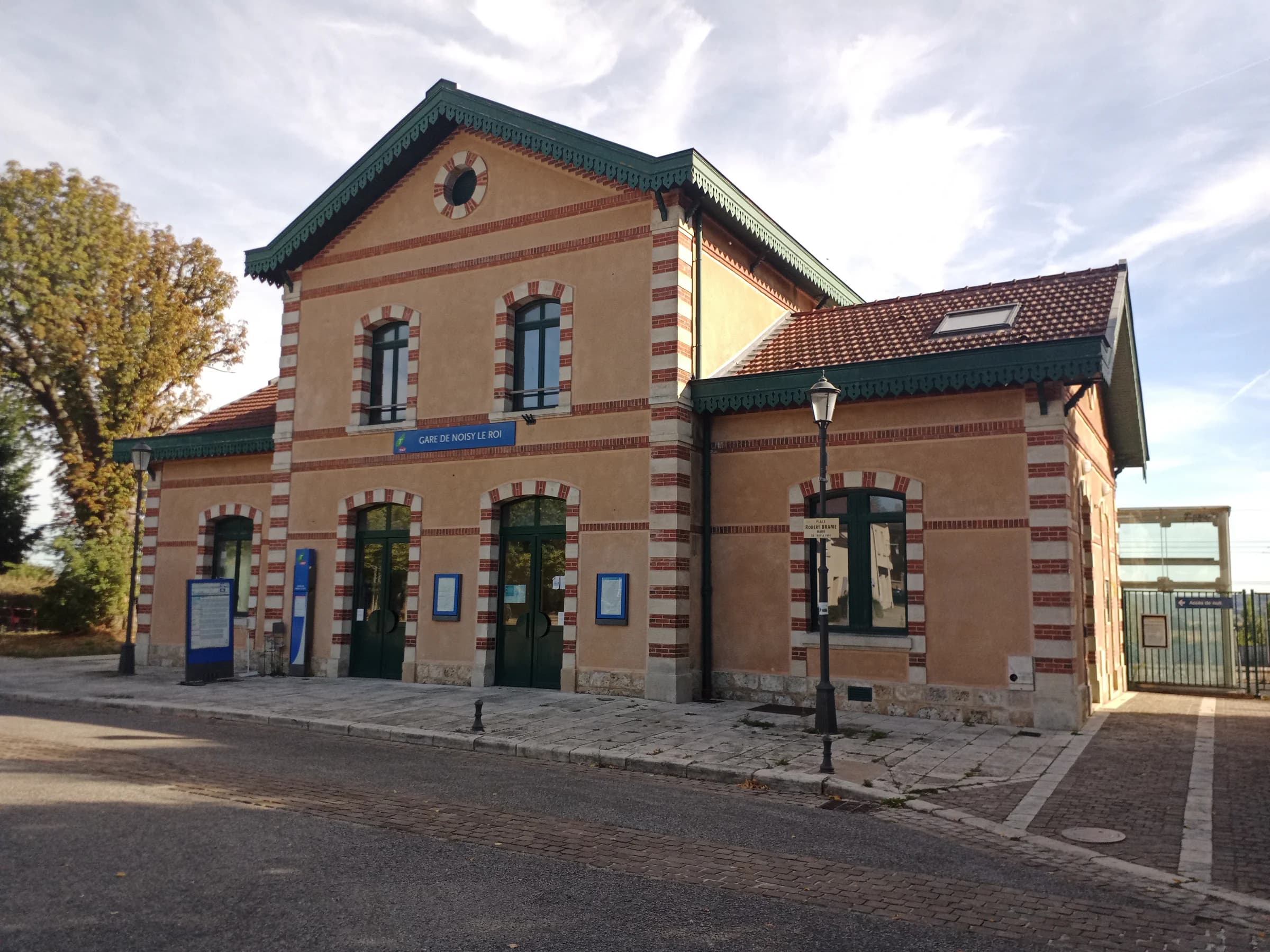 gare de Noisy le Roi