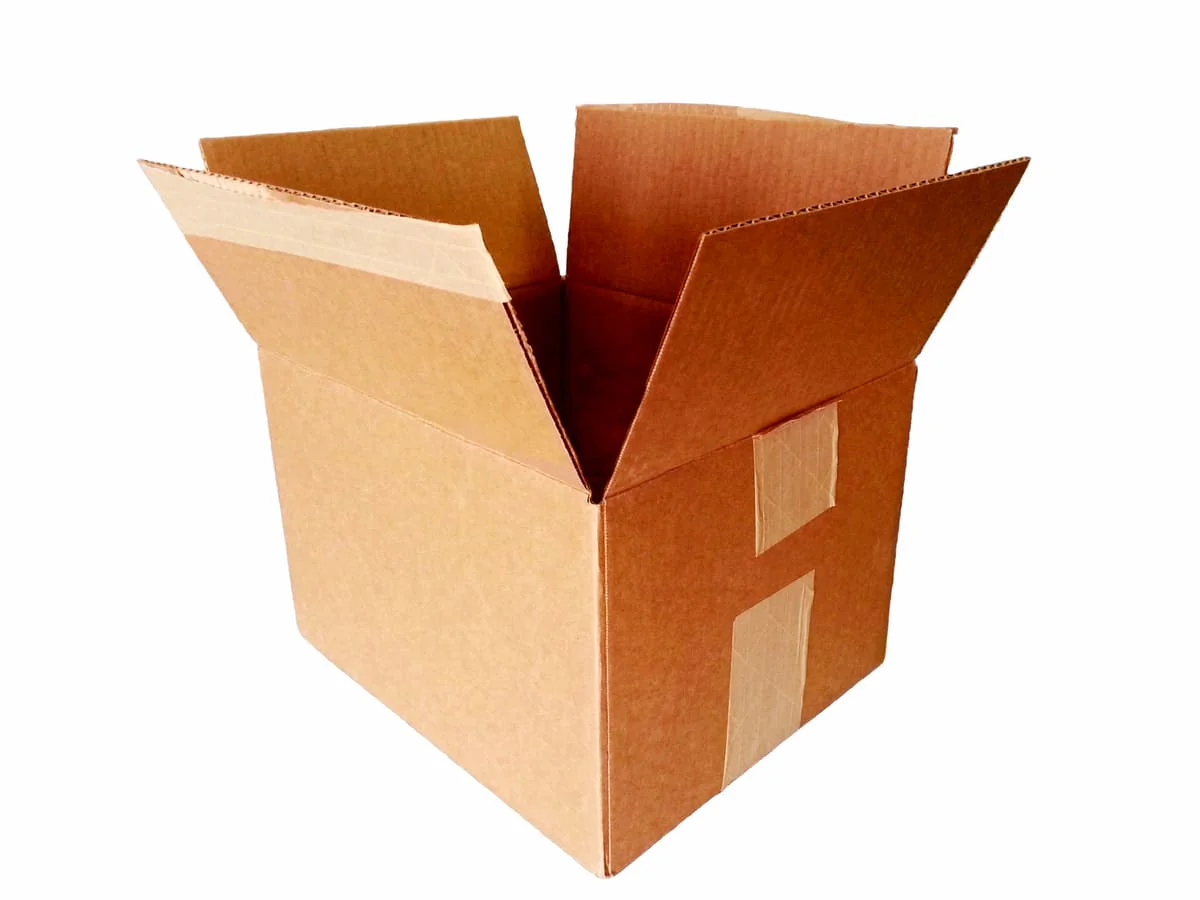 cartons de déménagement ouvert